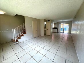 2562 NW 52nd Ave in Lauderhill, FL - Building Photo - Building Photo