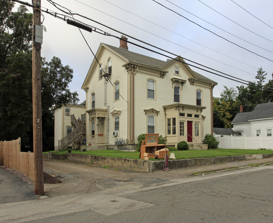 21 Franklin St in Milford, MA - Foto de edificio