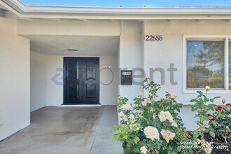22655 Strathern St in Los Angeles, CA - Building Photo - Building Photo