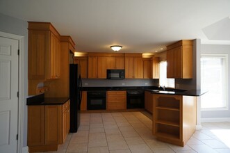 8566 Huckins Dr in Frankfort, IL - Building Photo - Building Photo