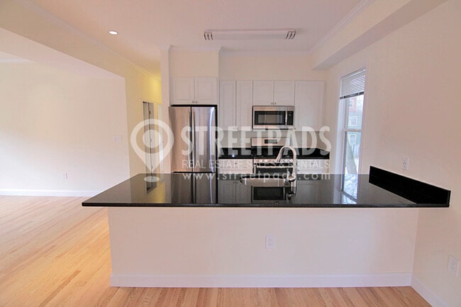 15 Langdon St, Unit 2 in Cambridge, MA - Building Photo - Building Photo
