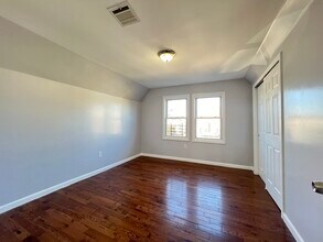 209 4th St, Unit 1 in Newark, NJ - Building Photo - Building Photo