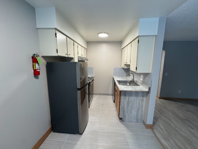 3061 Lois Dr, Unit 609 in Anchorage, AK - Building Photo - Building Photo