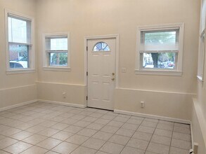 83 Yorktown St, Unit 1 in Somerville, MA - Foto de edificio - Building Photo