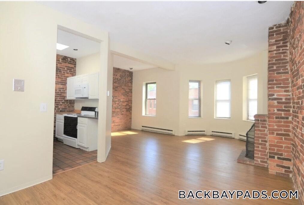 42 St Germain St in Boston, MA - Building Photo