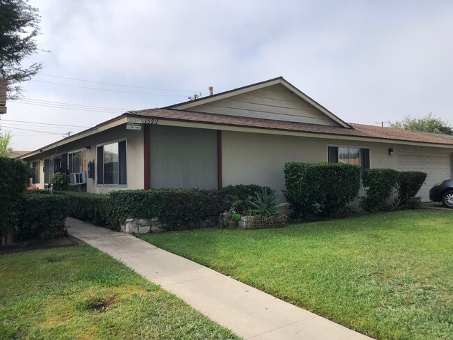 1522 W Stanford St in Santa Ana, CA - Building Photo - Building Photo