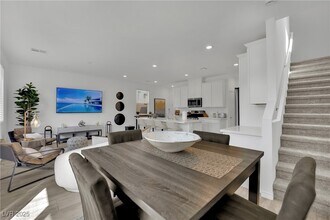 8907 Roadrunner Ravine St in Las Vegas, NV - Building Photo - Building Photo