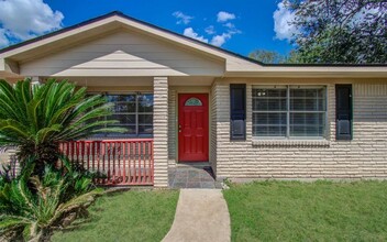 8907 Noble St in Needville, TX - Foto de edificio - Building Photo