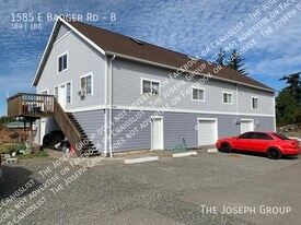 1585 E Badger Rd in Lynden, WA - Building Photo