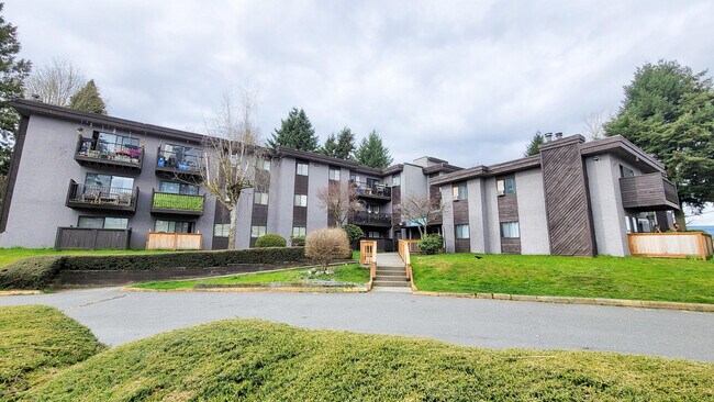 Pinetree Apartments in Abbotsford, BC - Building Photo - Building Photo