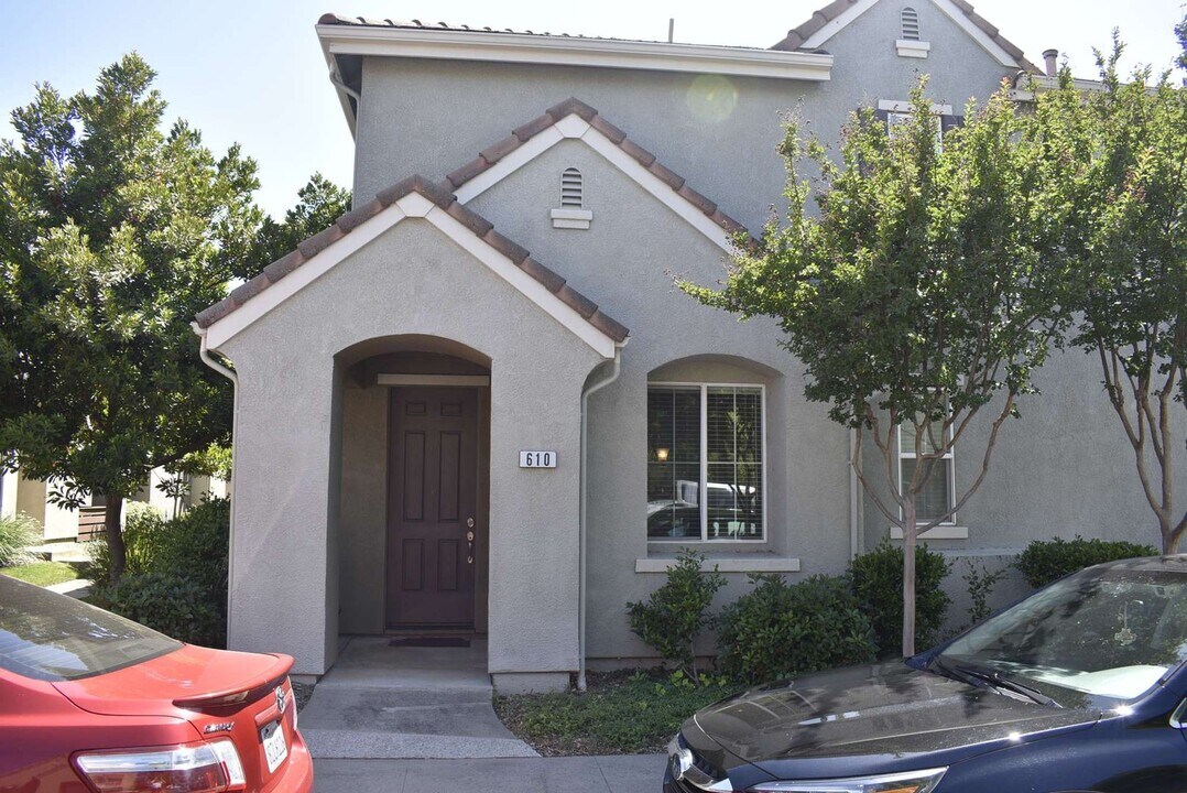 610 Dante Cir in Roseville, CA - Building Photo