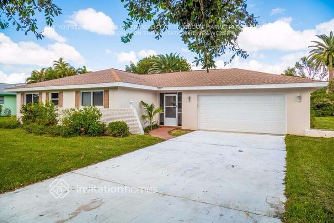 1577 Manchester Blvd in Ft. Myers, FL - Building Photo - Building Photo