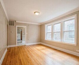 6125 N Washtenaw Ave in Chicago, IL - Foto de edificio - Building Photo