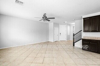 10073 White Mulberry Dr in Las Vegas, NV - Building Photo - Building Photo