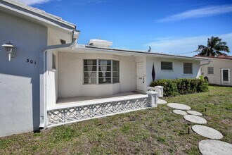 301 NE 24th St in Boca Raton, FL - Building Photo - Building Photo