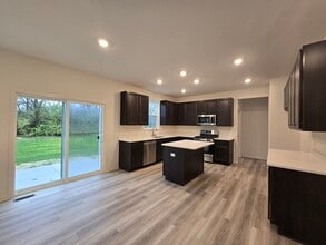 1751 E 111th Pl in Crown Point, IN - Foto de edificio - Building Photo