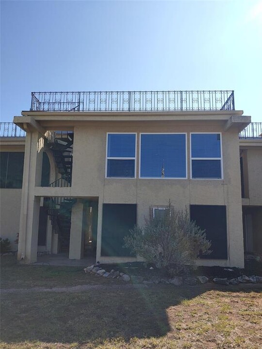 5806 Circulo Dr in Lago Vista, TX - Building Photo