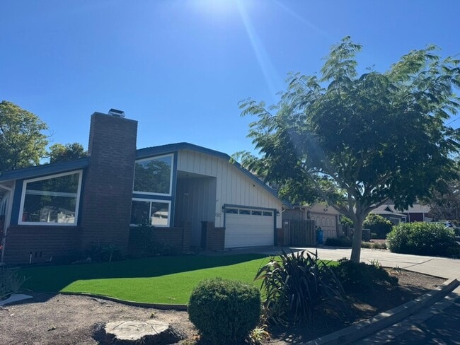3417 Lodge Dr in Belmont, CA - Building Photo - Building Photo