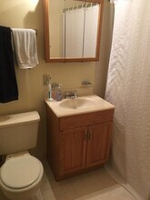 1735 N Rhodes St, Unit 237 in Arlington, VA - Foto de edificio - Building Photo