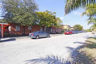 7160 NW 14th Pl in Miami, FL - Building Photo - Building Photo