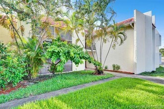 614 NW 13th St-Unit -11 in Boca Raton, FL - Building Photo - Building Photo