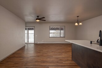 530 S Lake St-Unit -B in Wasilla, AK - Building Photo - Building Photo