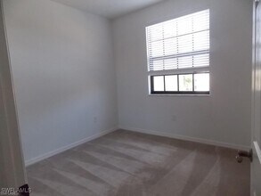 7376 Bristol Cir in Naples, FL - Building Photo - Building Photo