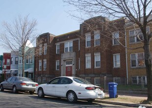 Almansya in Washington, DC - Foto de edificio - Building Photo