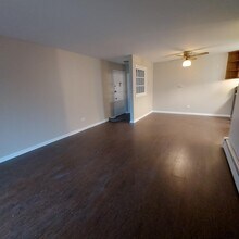 920 Jonathon Ct, Unit 206 in Prospect Heights, IL - Building Photo - Building Photo