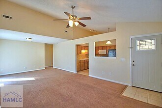 664 Windward Dr in Hinesville, GA - Foto de edificio - Building Photo