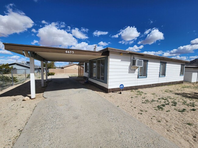 6673 Oasis Ave in Twentynine Palms, CA - Building Photo - Building Photo