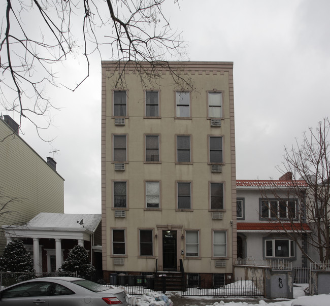 111 Huron St in Brooklyn, NY - Foto de edificio - Building Photo