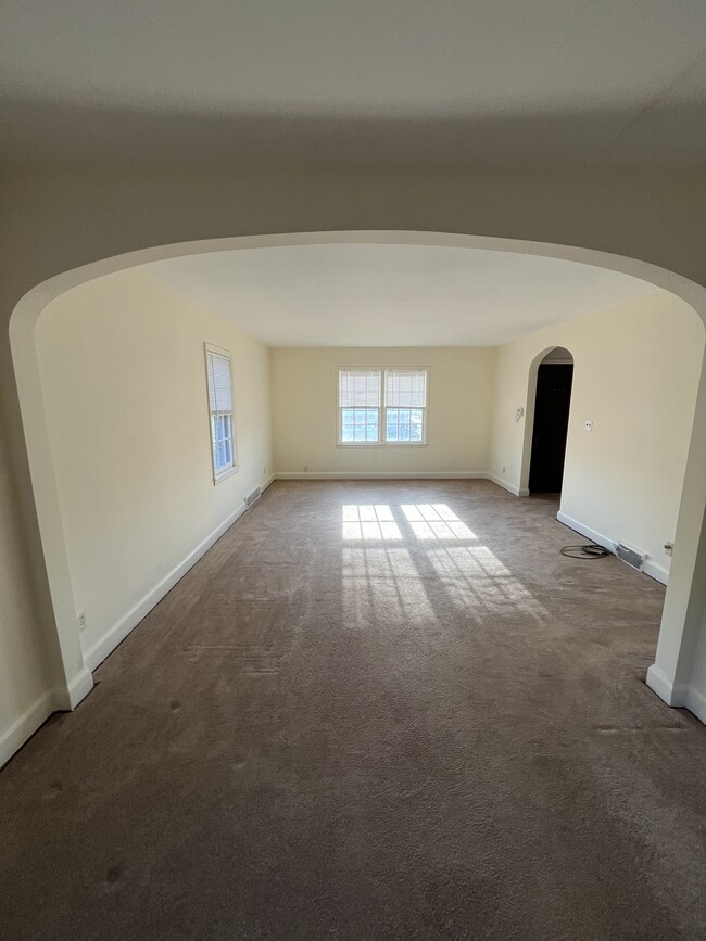 214 Delaware Rd, Unit upper in Kenmore, NY - Foto de edificio - Building Photo