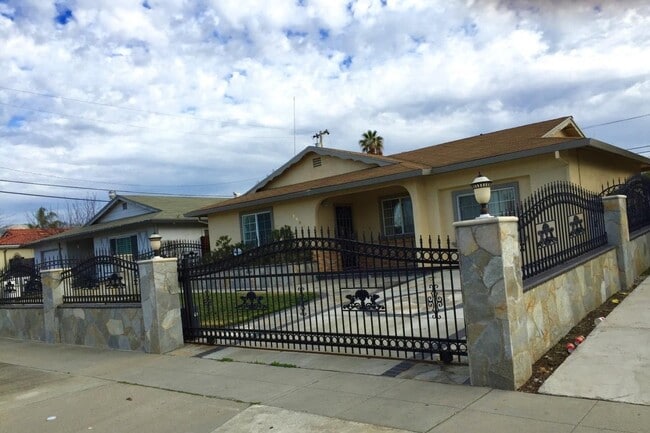 property at 1848 Enesco Ave