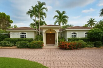 401 Warren Ln in Key Biscayne, FL - Building Photo - Building Photo