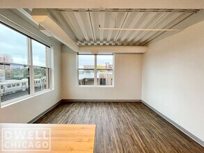 911 W Dakin St, Unit 1 in Chicago, IL - Foto de edificio - Building Photo