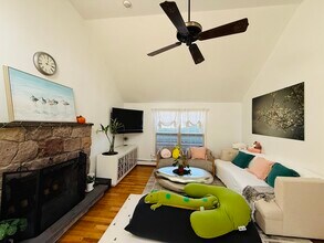 37 Wildon Rd in Wellesley, MA - Building Photo - Building Photo