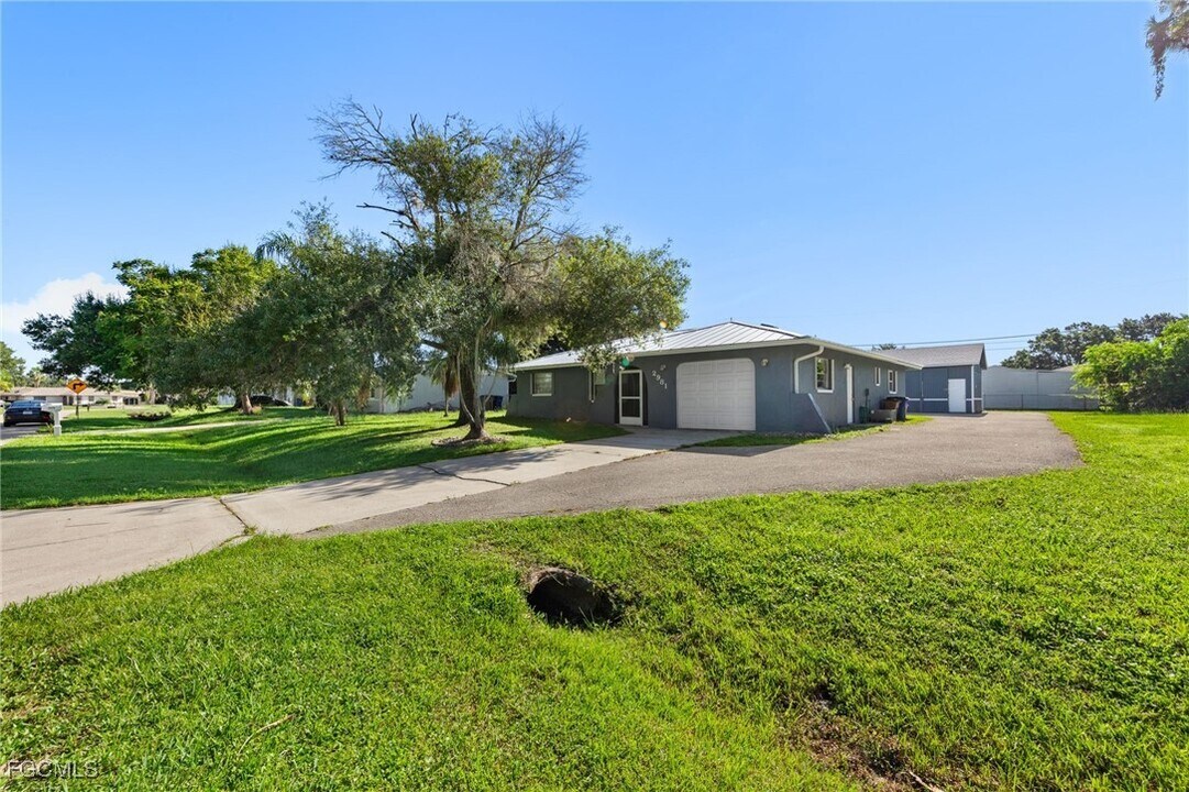 2981 Ribbon Ct in Ft. Myers, FL - Building Photo