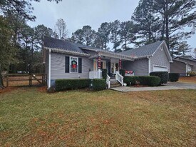 204 Sourwood Ct in Jacksonville, NC - Building Photo