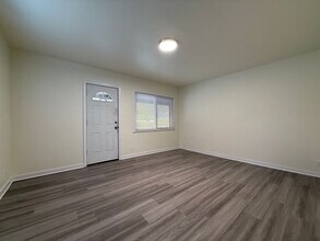 3958 Brentwood Rd in Pittsburgh, PA - Foto de edificio - Building Photo