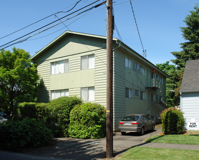 Sanders Apartments in Corvallis, OR - Foto de edificio - Building Photo