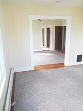 26 Carlson St, Unit 2 in New Britain, CT - Foto de edificio - Building Photo