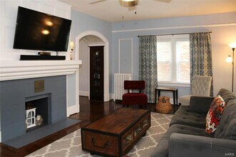 7104 Clayton Rd in Richmond Heights, MO - Building Photo - Building Photo