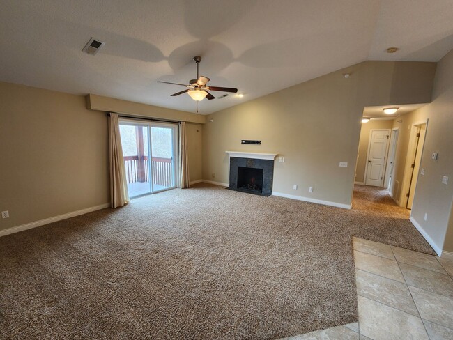 4104 Creek Hill Dr in Bettendorf, IA - Building Photo - Building Photo