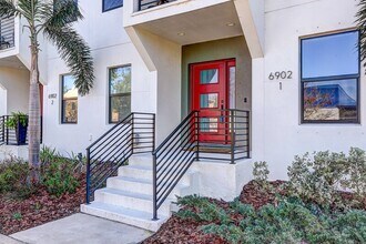 6902 S MacDill Ave in Tampa, FL - Building Photo - Building Photo