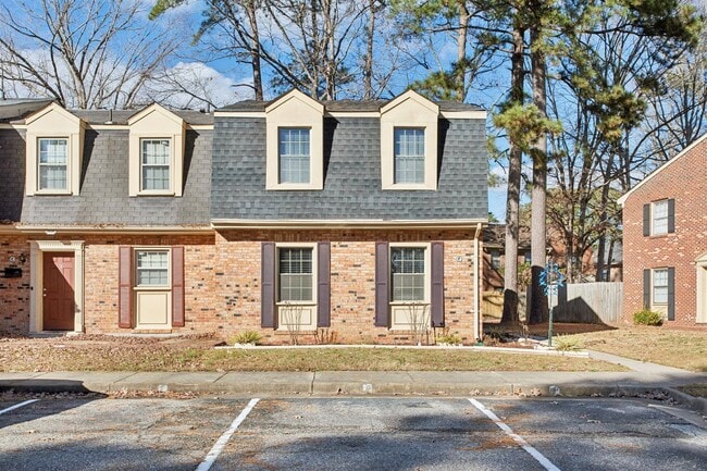 380 Circuit Ln in Newport News, VA - Building Photo - Building Photo