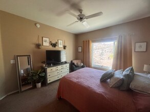 3236 E Chandler Blvd in Phoenix, AZ - Building Photo - Building Photo