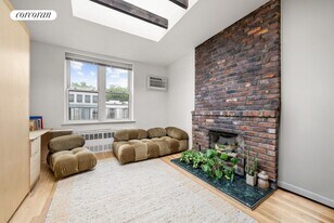 135 Amity St in Brooklyn, NY - Building Photo