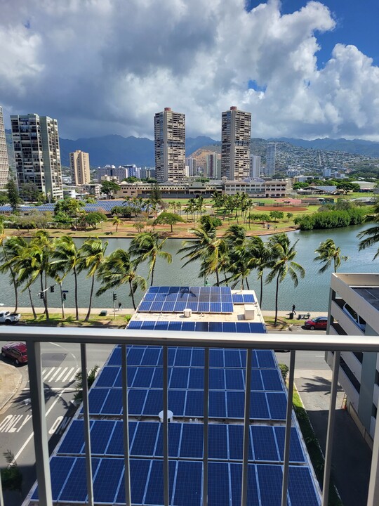 441 Lewers St, Unit #901 in Honolulu, HI - Building Photo