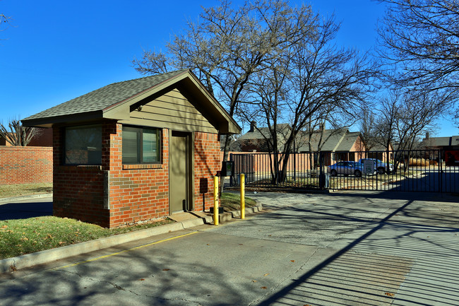 Copper Chase Condominiums in Oklahoma City, OK - Foto de edificio - Building Photo